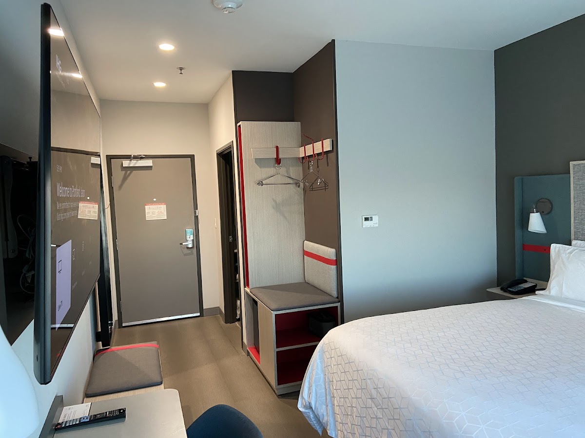 avid AN IHG Hotel photo 2