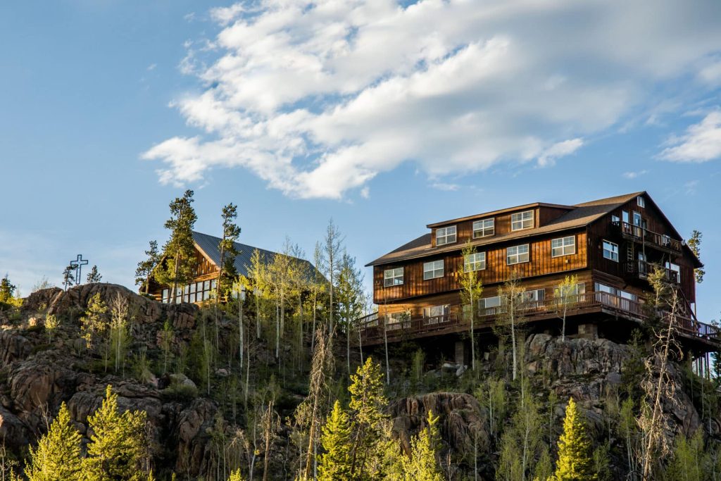 Shadowcliff Mountain Lodge