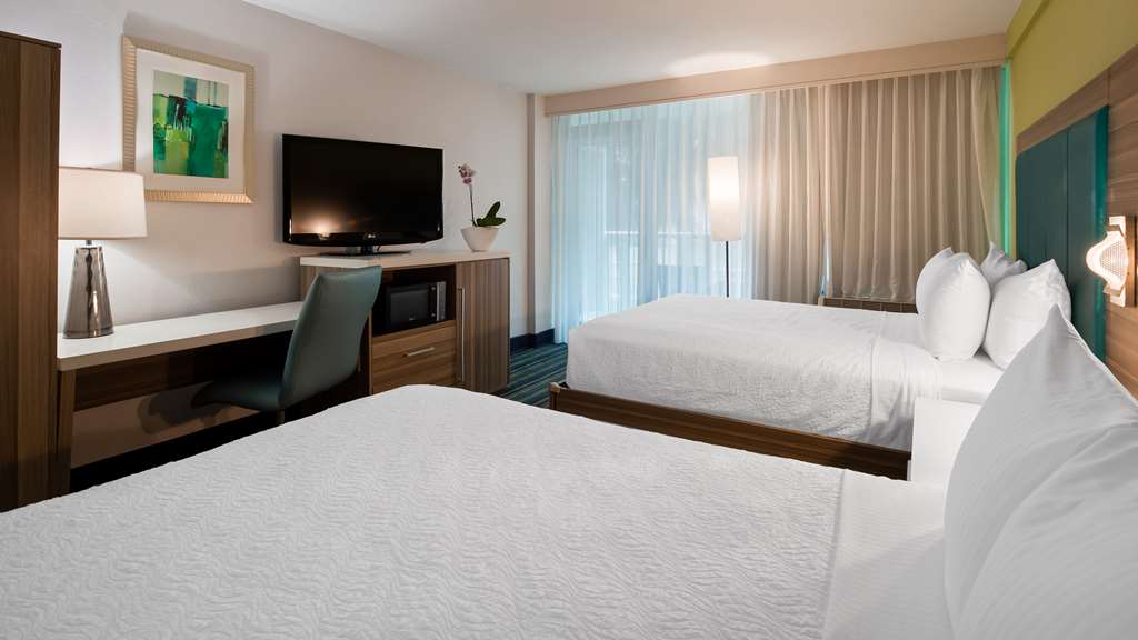 Best Western Plus Oceanside Inn photo 2