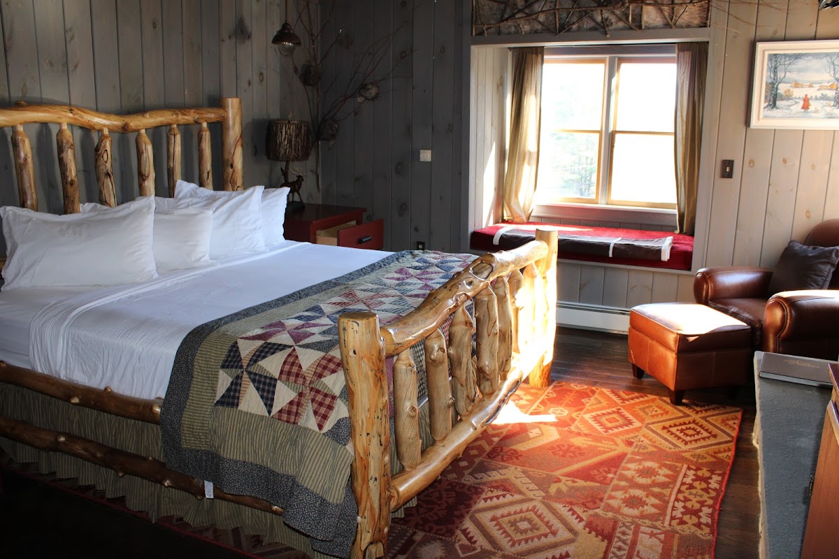 Friends Lake Inn photo 2