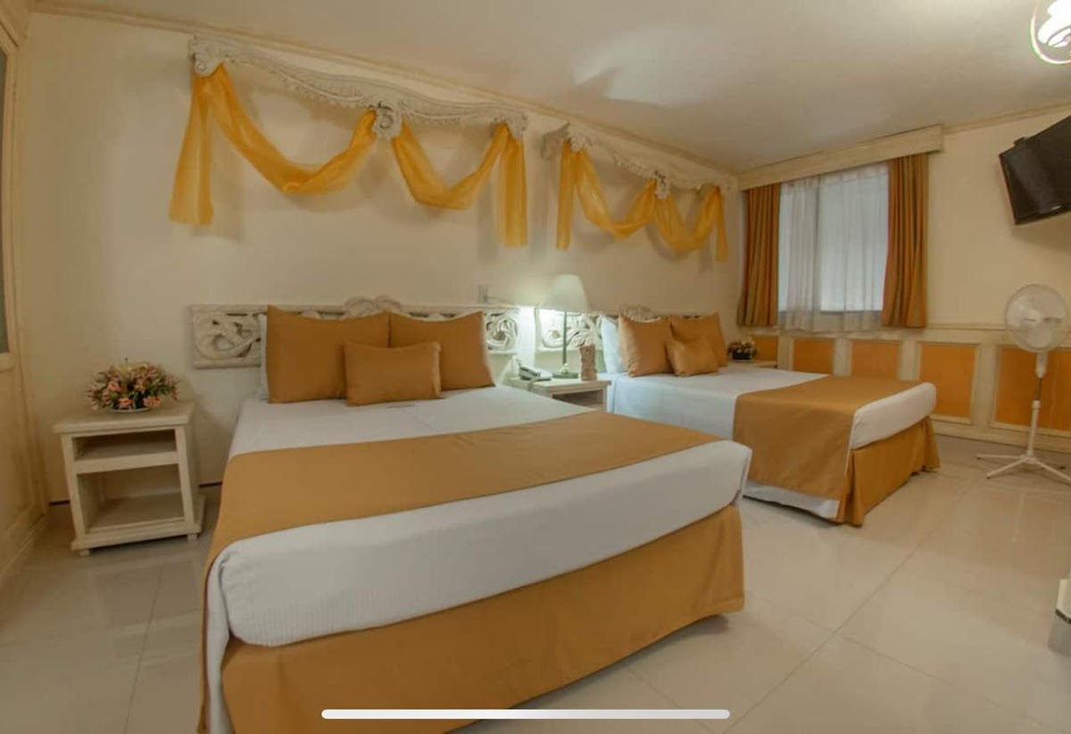 Hotel Plaza Crystal