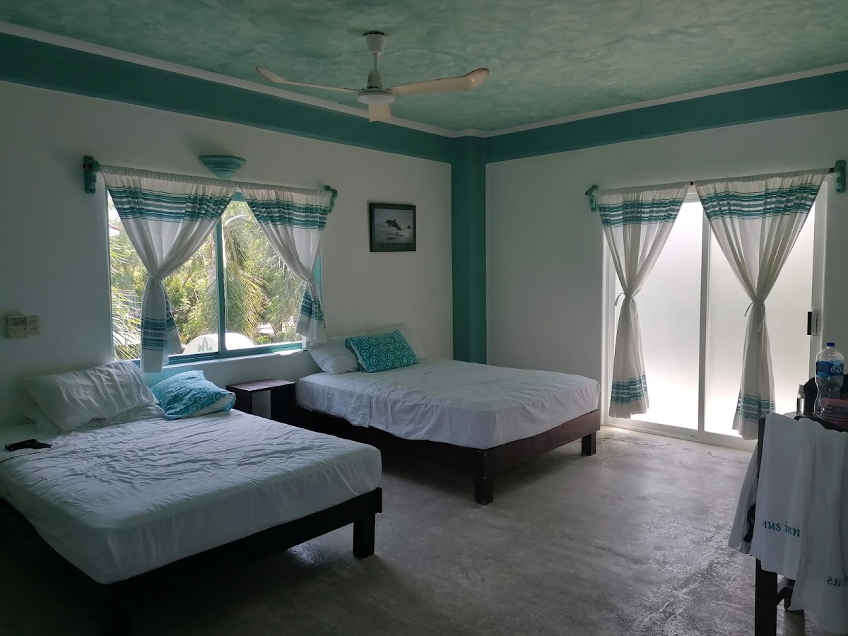 Delphinus Inn