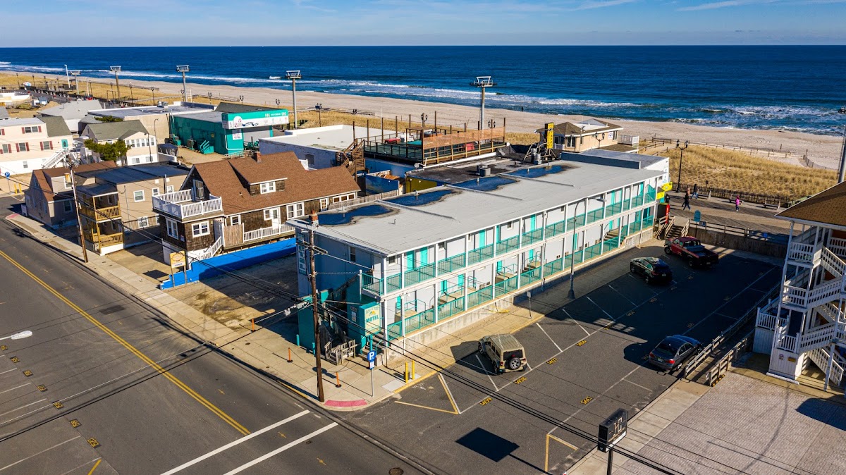 Boardwalk Sand & Surf Inn Beach Hotel