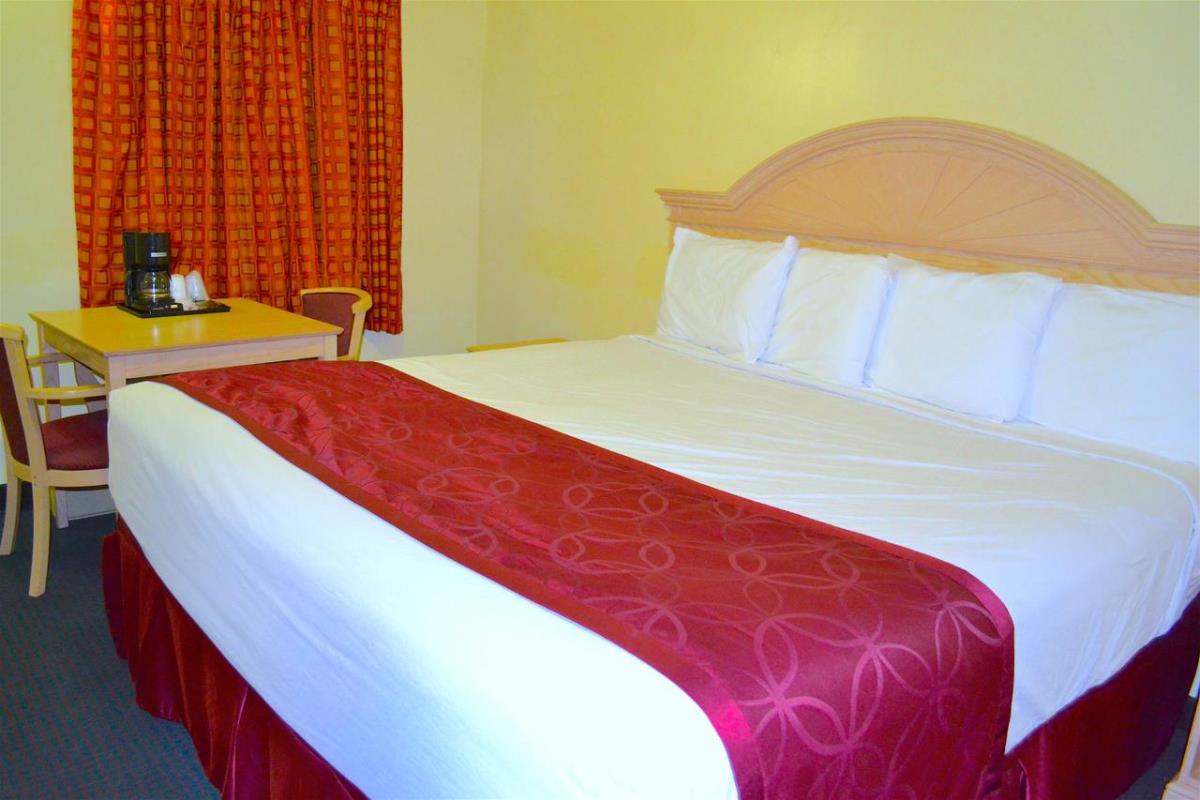 Passport Inn- By The Falls NY photo 3