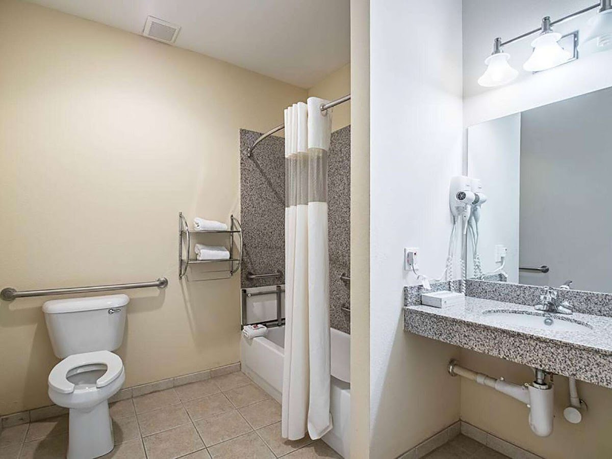 Days Inn by Wyndham Copperas Cove photo 3