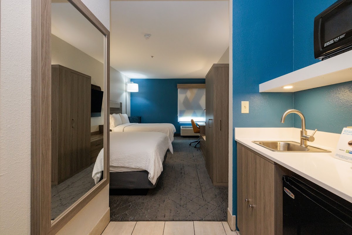 Holiday Inn Express & Suites Berkeley by IHG photo 3