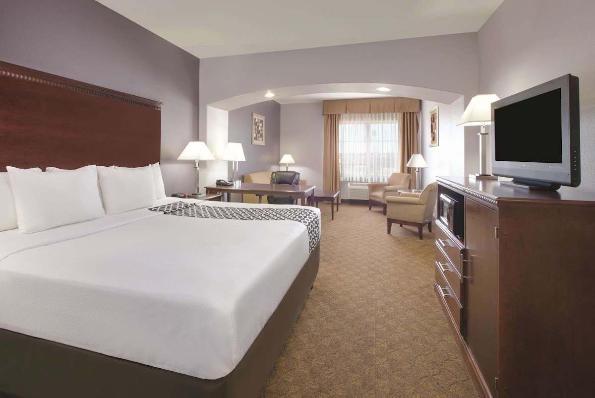 La Quinta Inn & Suites by Wyndham Corsicana photo 2