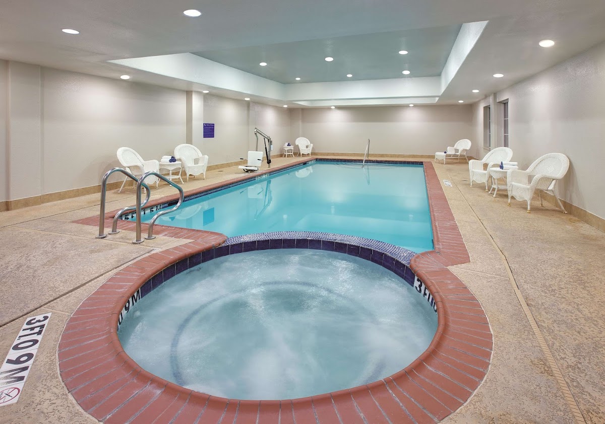 La Quinta Inn & Suites by Wyndham Corsicana photo 3