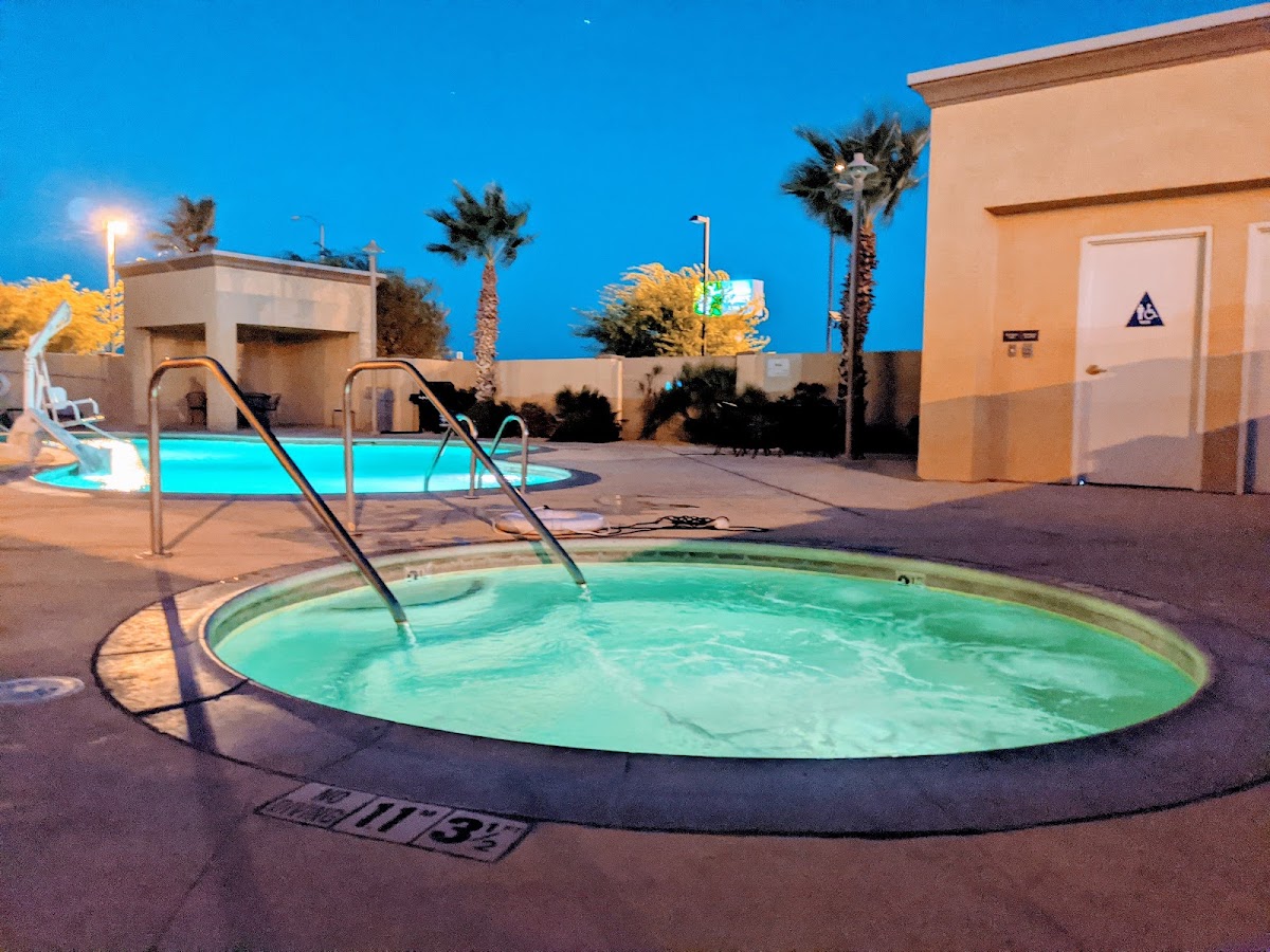 Hampton Inn & Suites Barstow photo 3