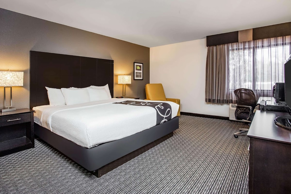 La Quinta Inn by Wyndham Oshkosh photo 2