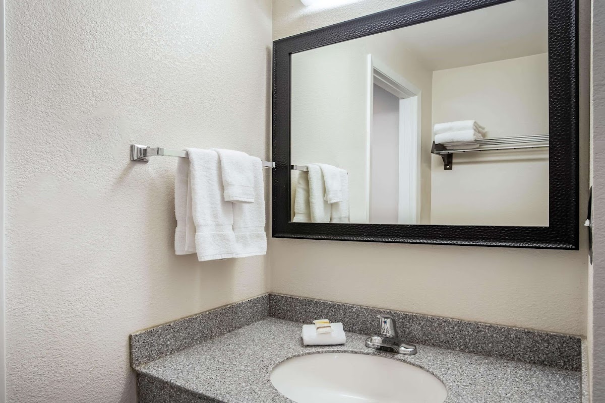 La Quinta Inn by Wyndham Oshkosh photo 3