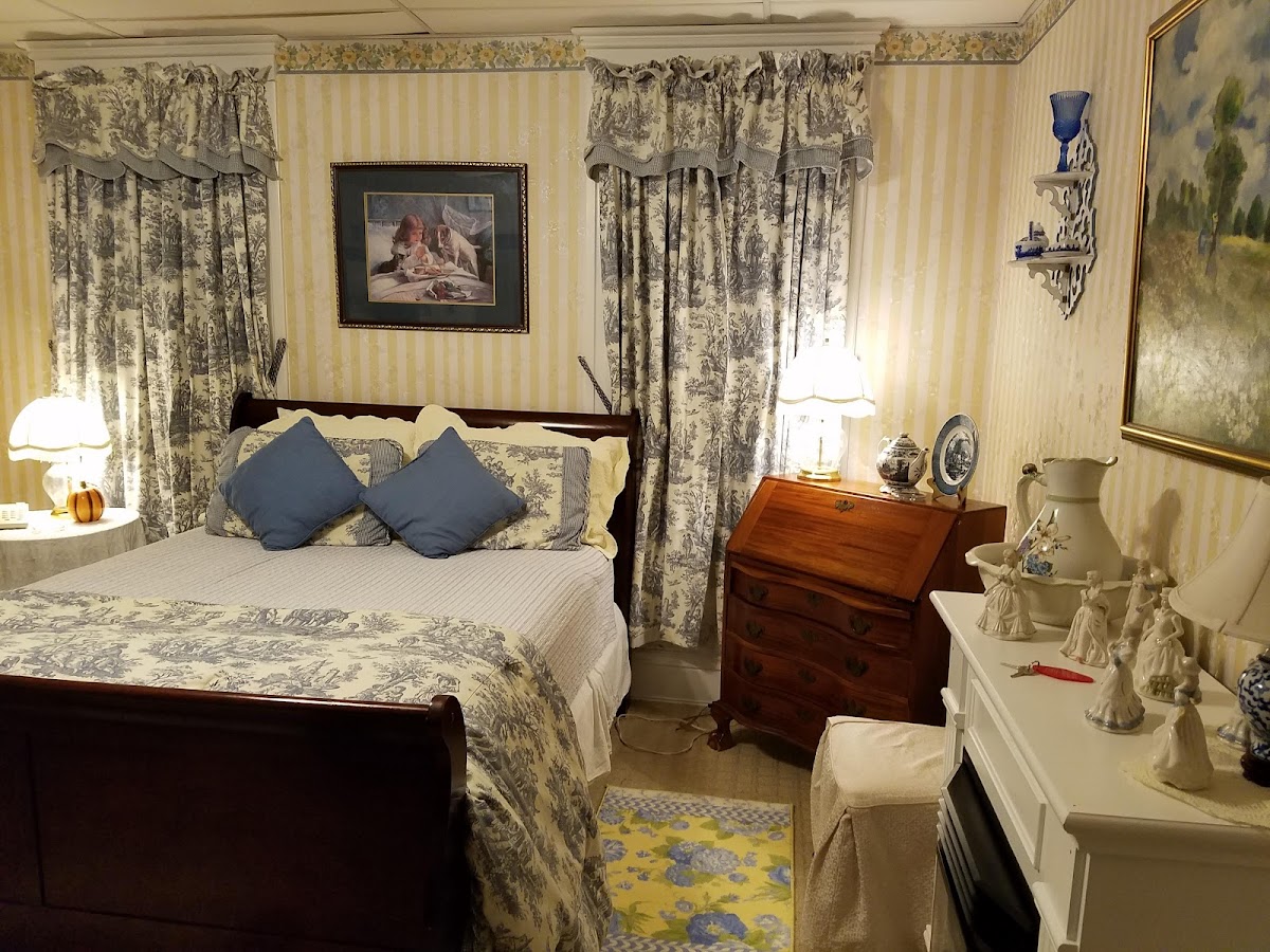 Lawrence Manor photo 2