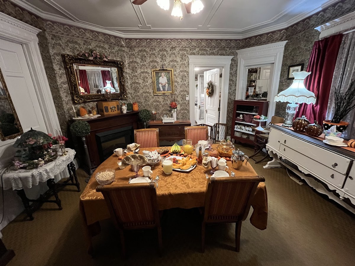 Lawrence Manor photo 3