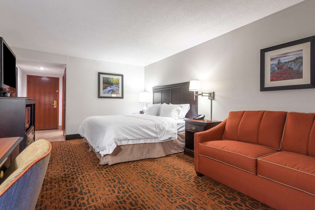 Hampton Inn Parkersburg-Mineral Wells photo 2