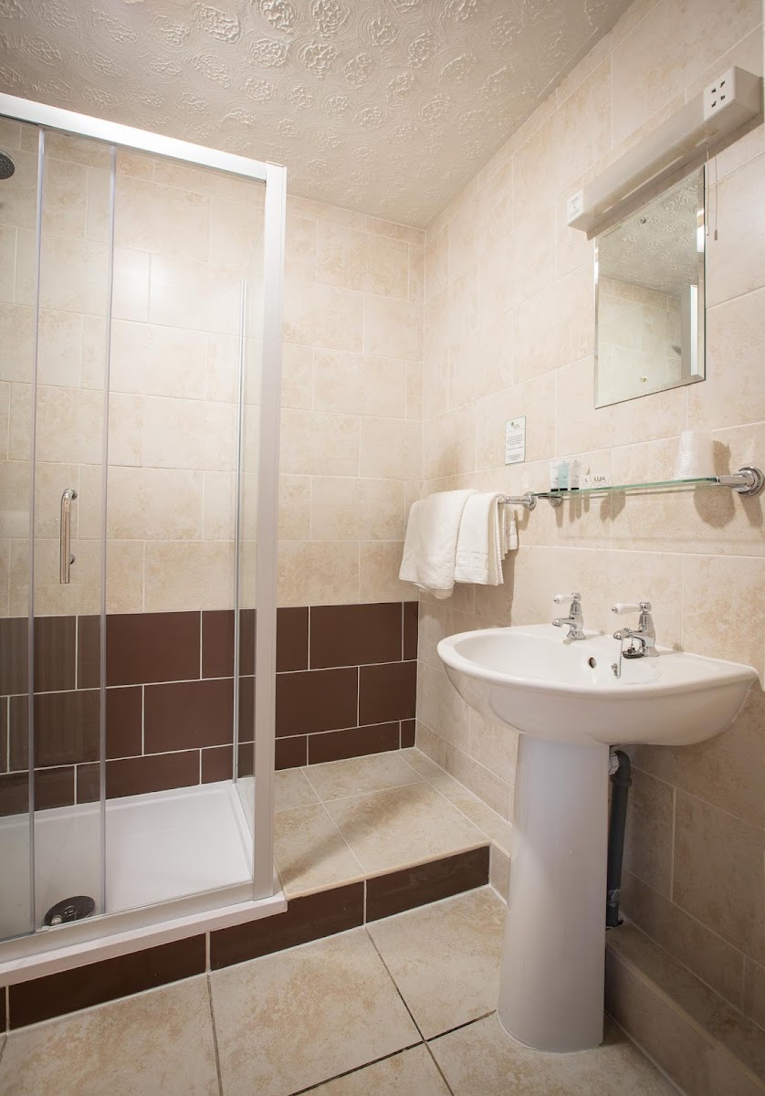 Scarborough Hotels - The Lodge Bar & Grill - East Ayton photo 2