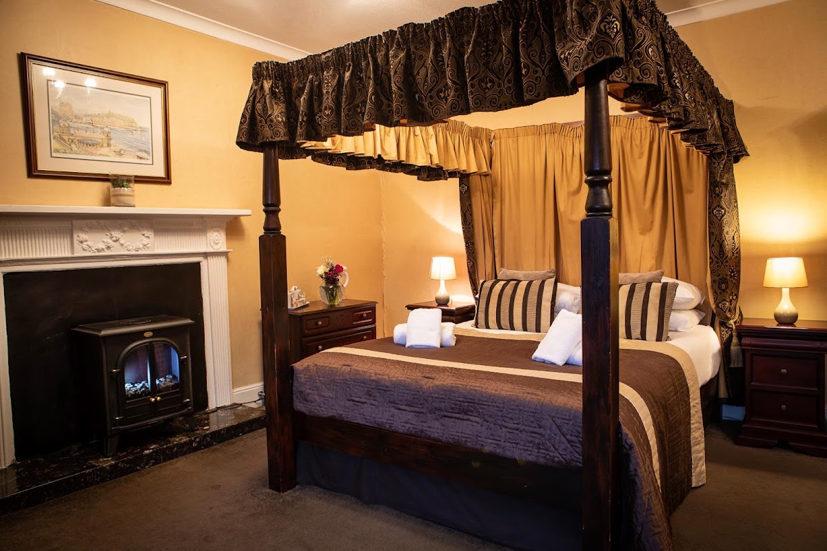 Scarborough Hotels - The Lodge Bar & Grill - East Ayton photo 3