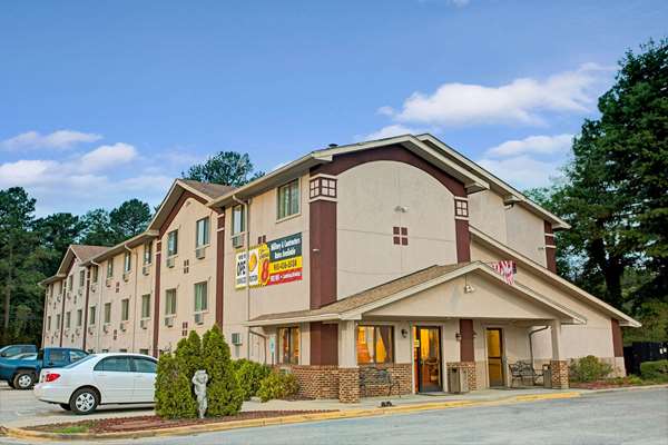 Super 8 by Wyndham Spring Lake/ Fort Bragg