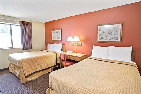 Super 8 by Wyndham Spring Lake/ Fort Bragg photo 2