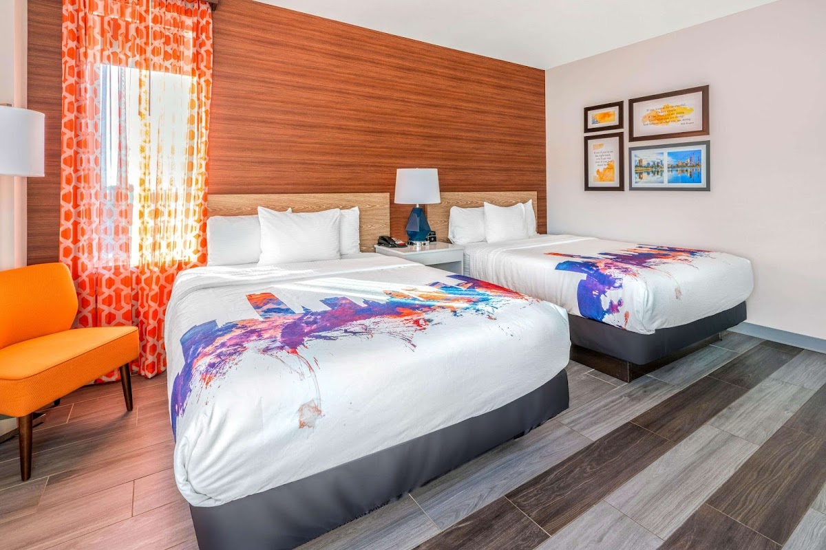 La Quinta Inn & Suites by Wyndham Oklahoma City Airport photo 2