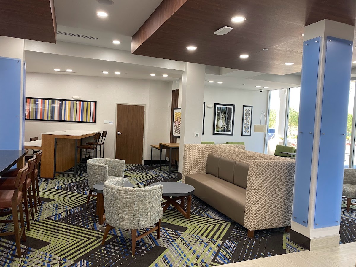 Holiday Inn Express & Suites Miramar photo 3