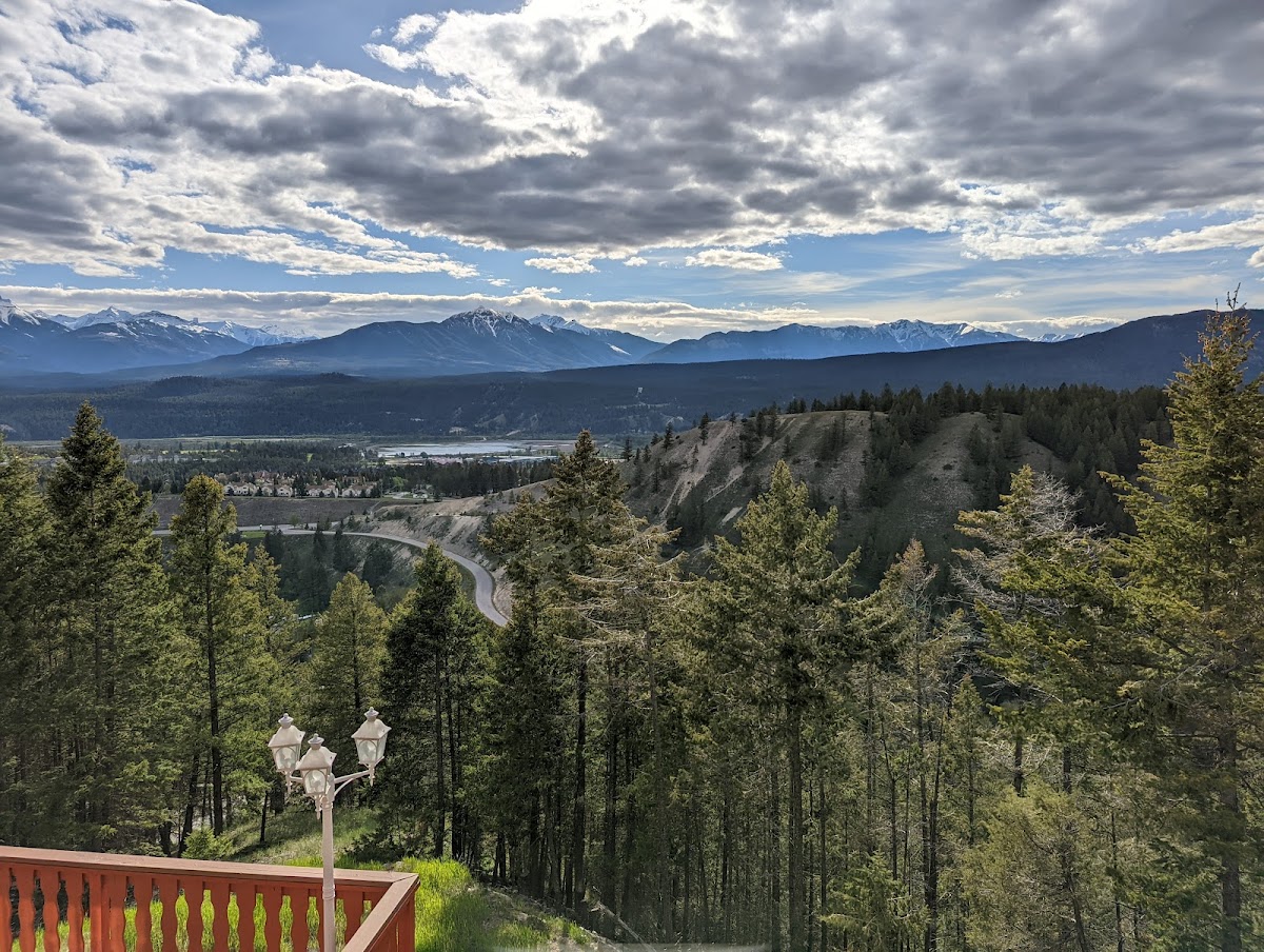 Rocky Mountain Springs Lodge&Radium Chalet