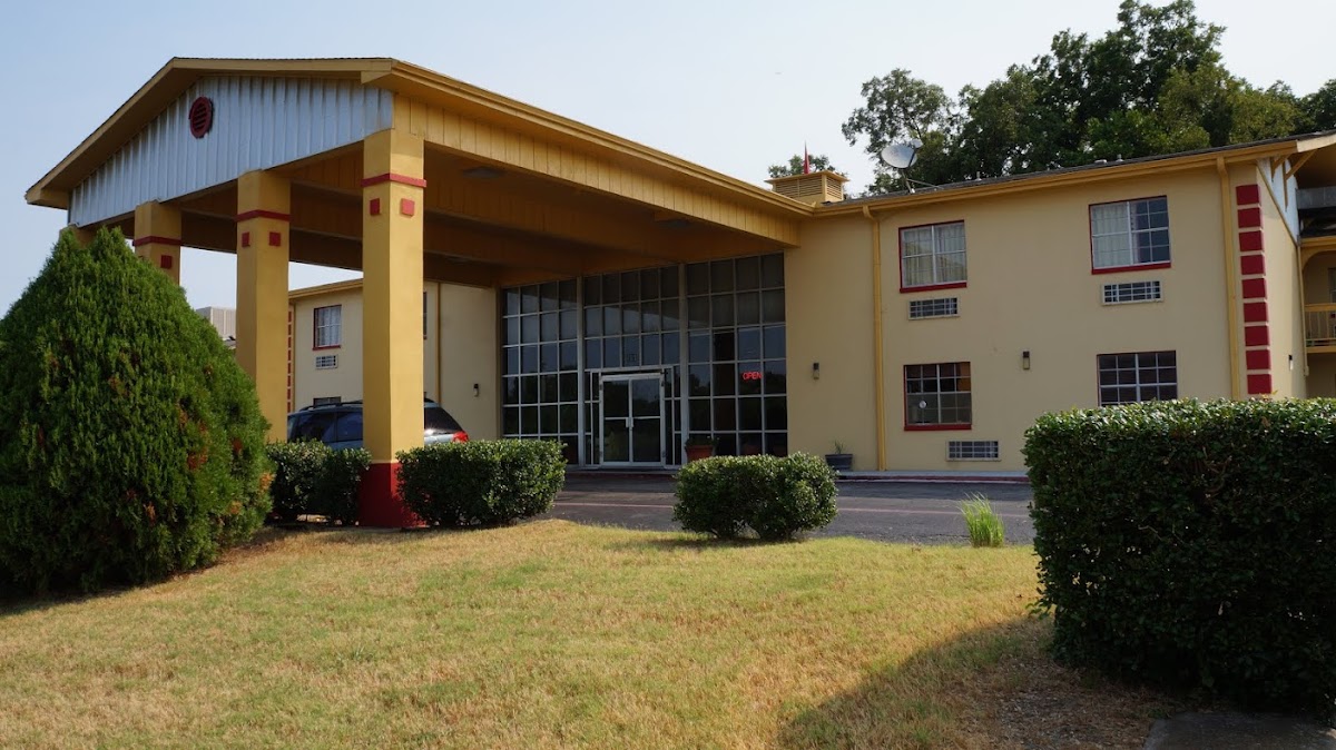 Travelers Inn-Sherman