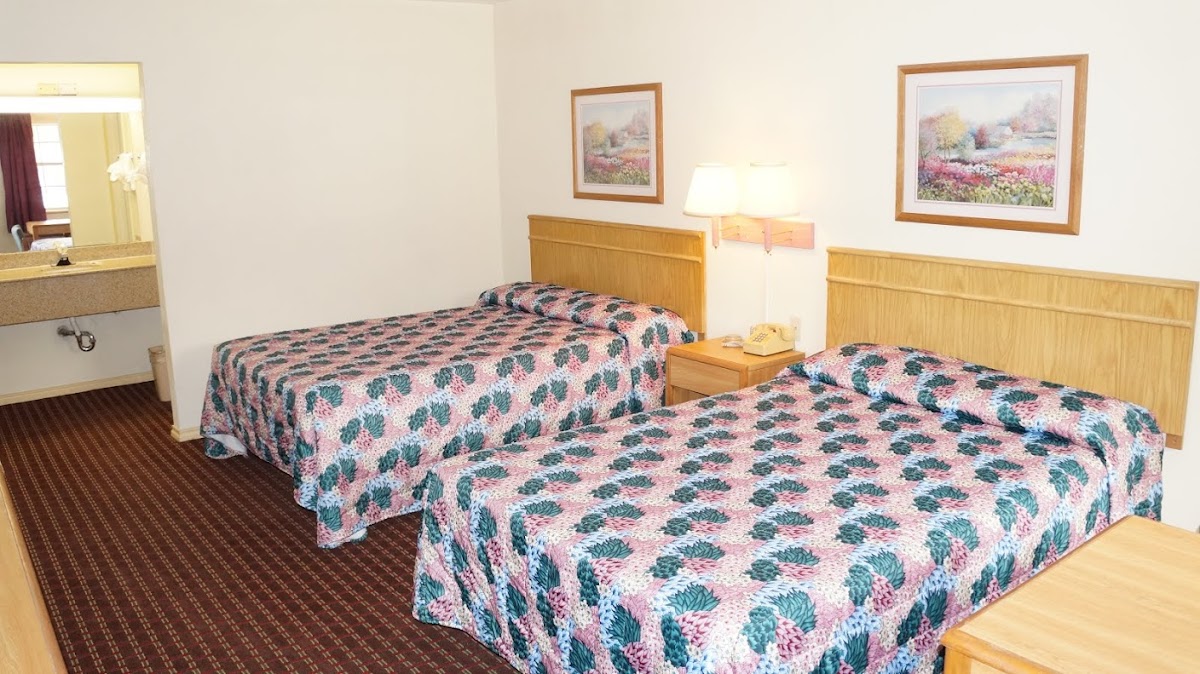 Travelers Inn-Sherman photo 2