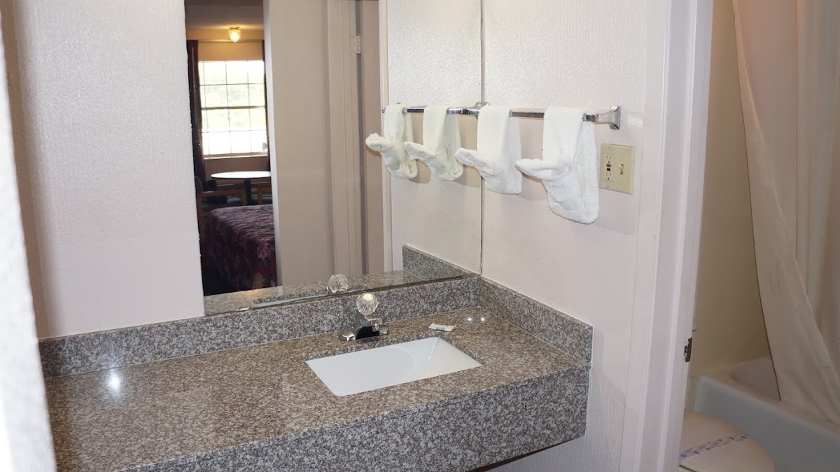 Travelers Inn-Sherman photo 3