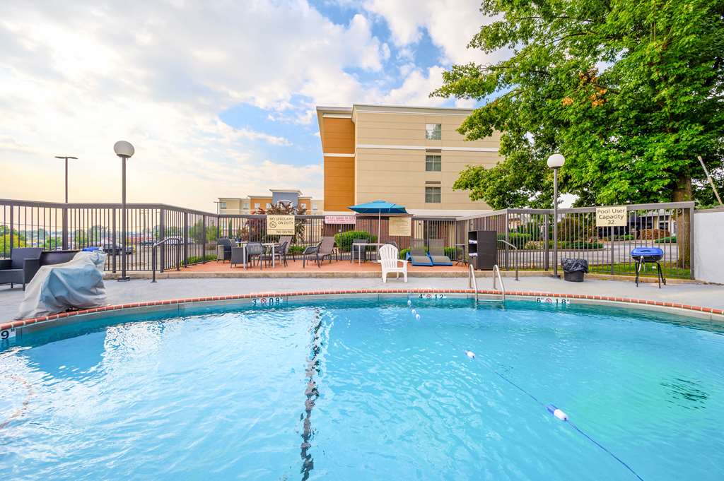 Hampton Inn St. Louis/Westport photo 2