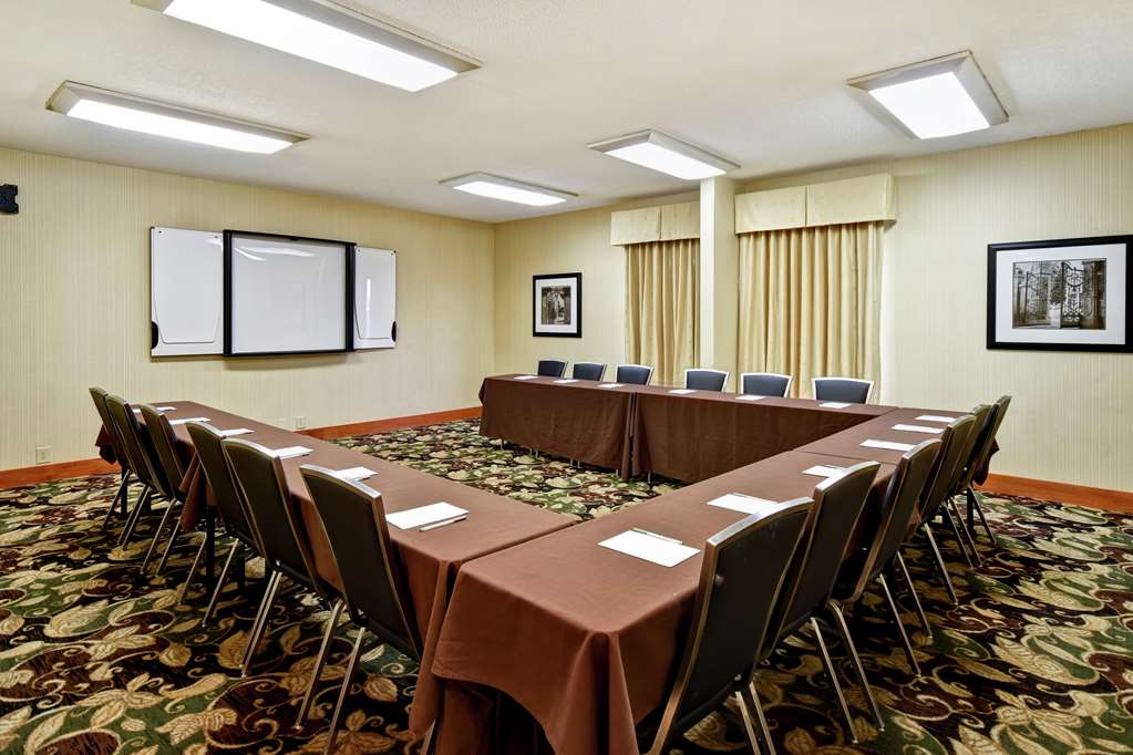 Hampton Inn St. Louis/Westport photo 3