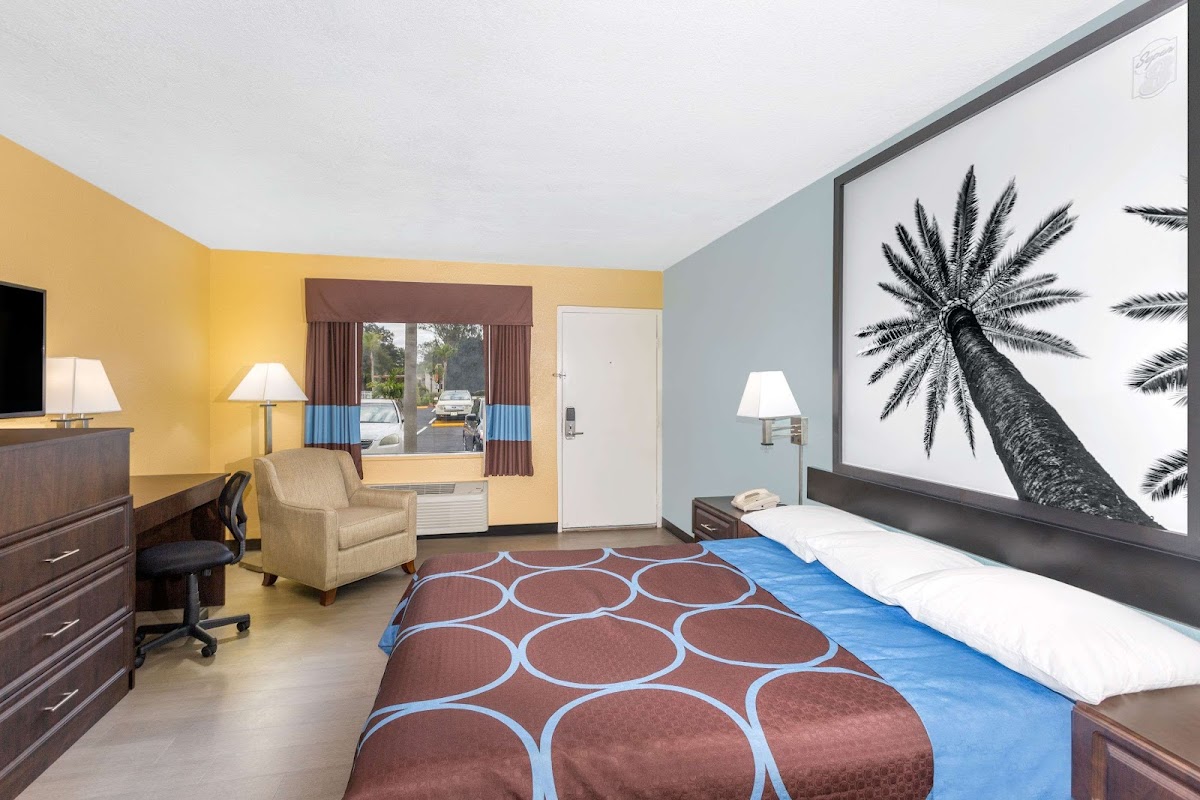 Super 8 by Wyndham Sarasota Near Siesta Key photo 2