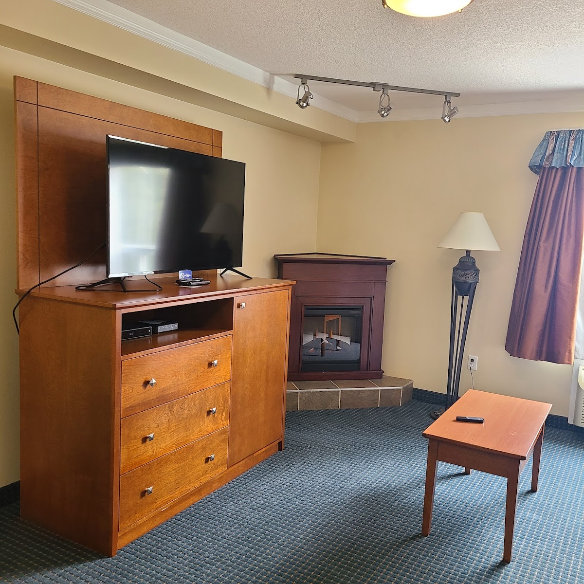 Hinton Lodge photo 2