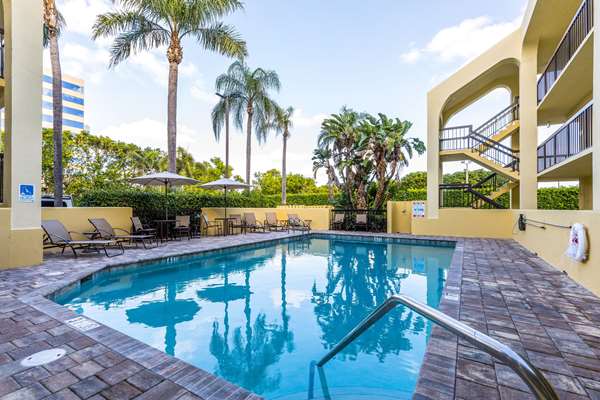 Quality Inn Palm Beach International Airport photo 3