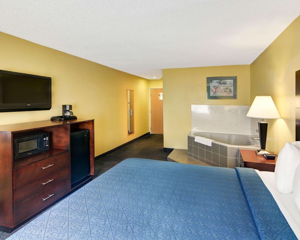 Quality Inn & Suites Grand Prairie South photo 2