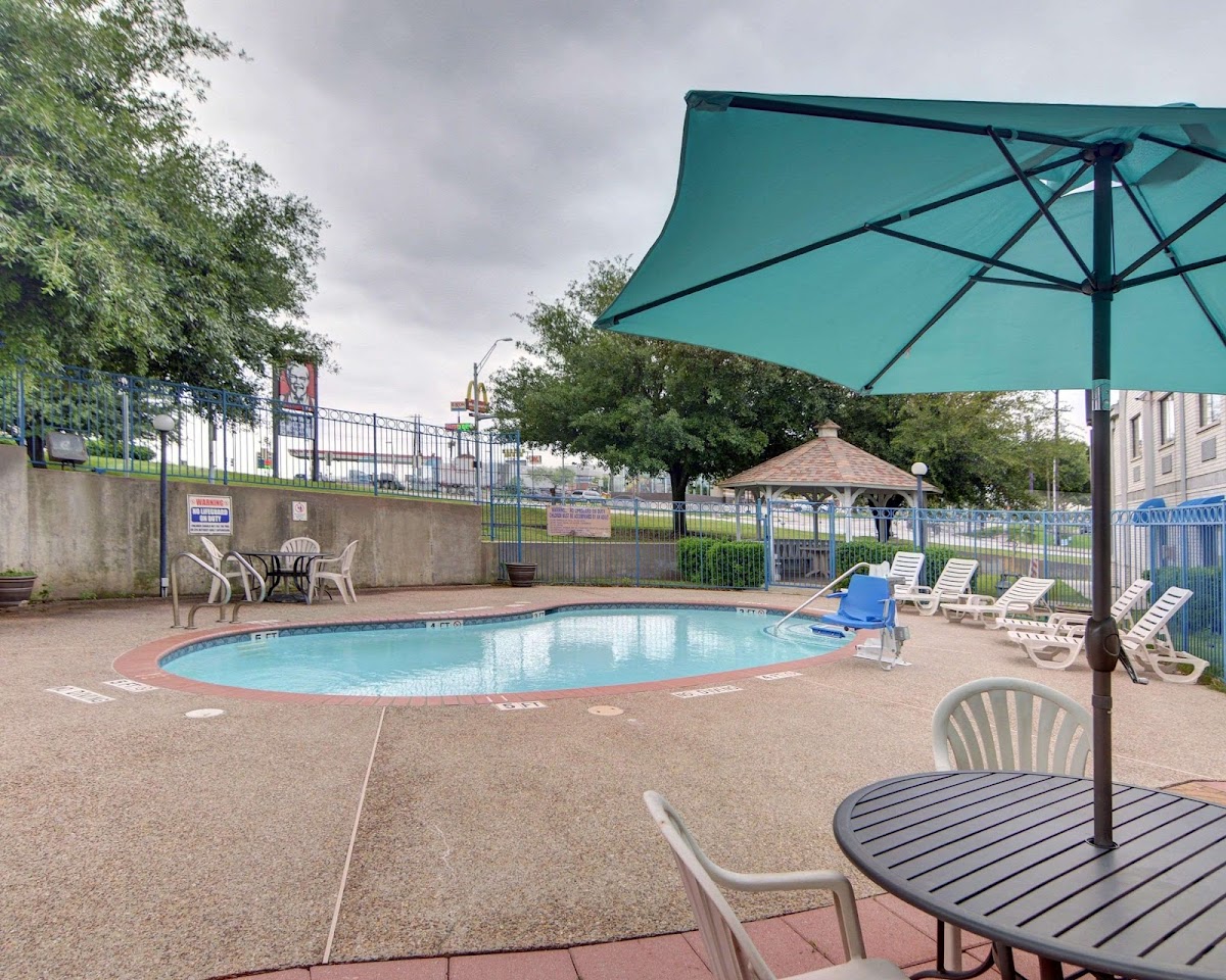 Quality Inn & Suites Grand Prairie South photo 3