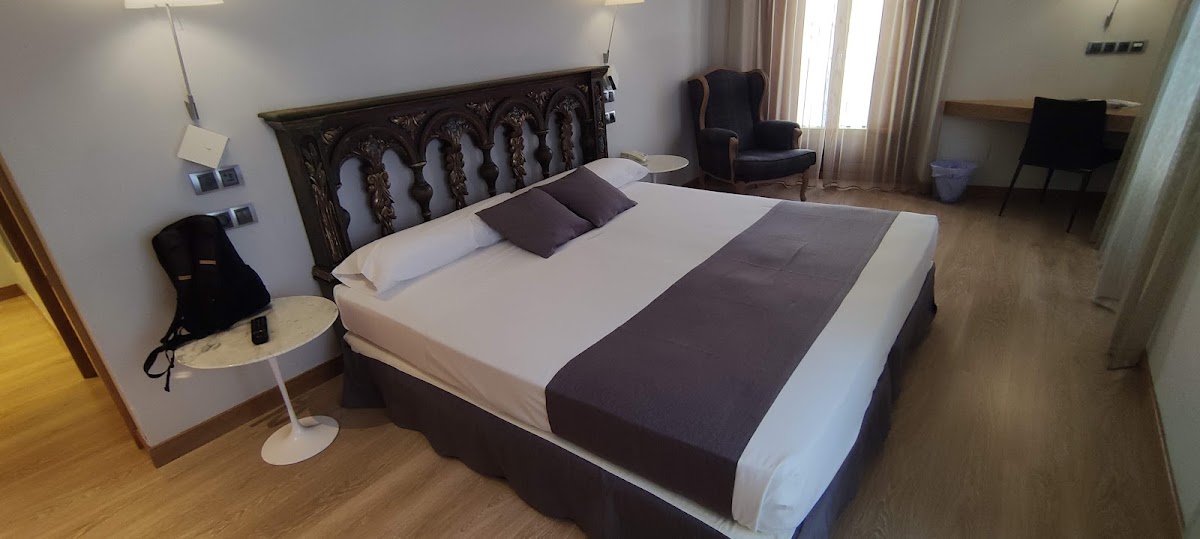 Room 8