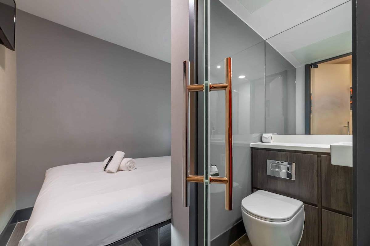 easyHotel London City Shoreditch photo 3