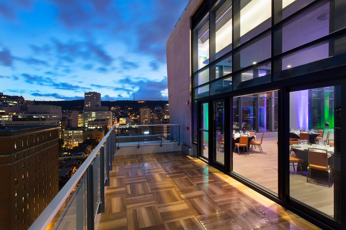 Holiday Inn & Suites Montreal Centre-Ville Ouest by IHG