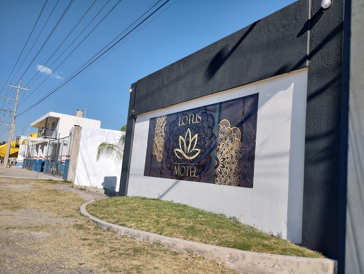 Motel LOTUS photo 2