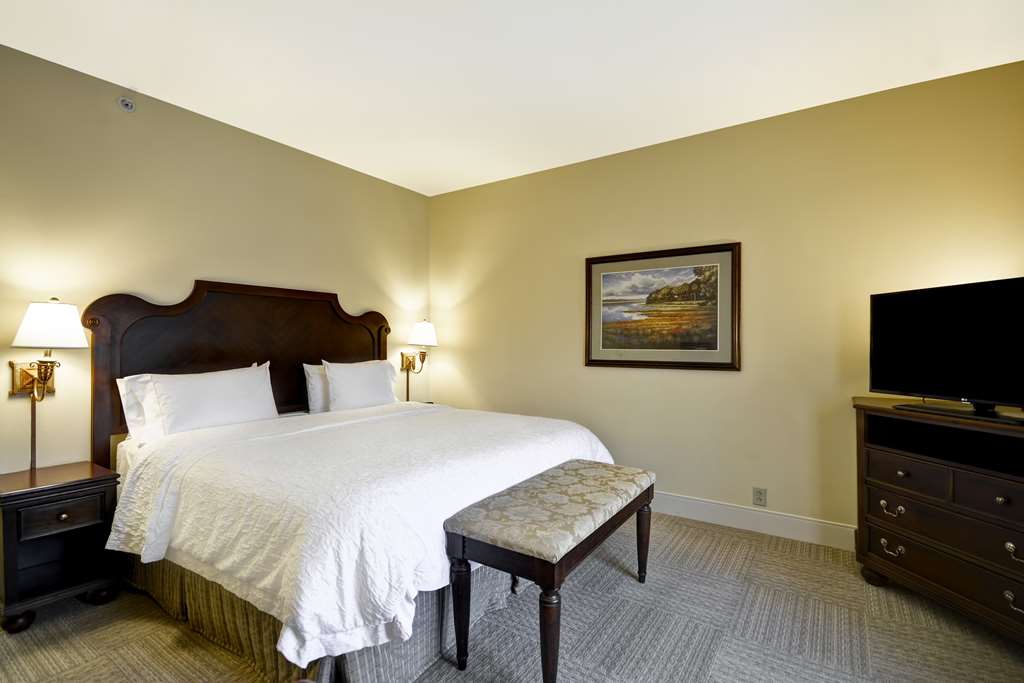 Hampton Inn & Suites Savannah Historic District photo 2