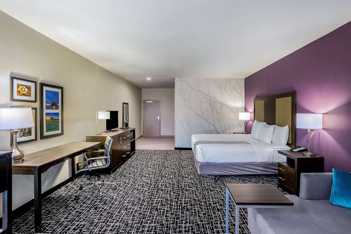 La Quinta Inn & Suites by Wyndham Houston Cypress photo 2