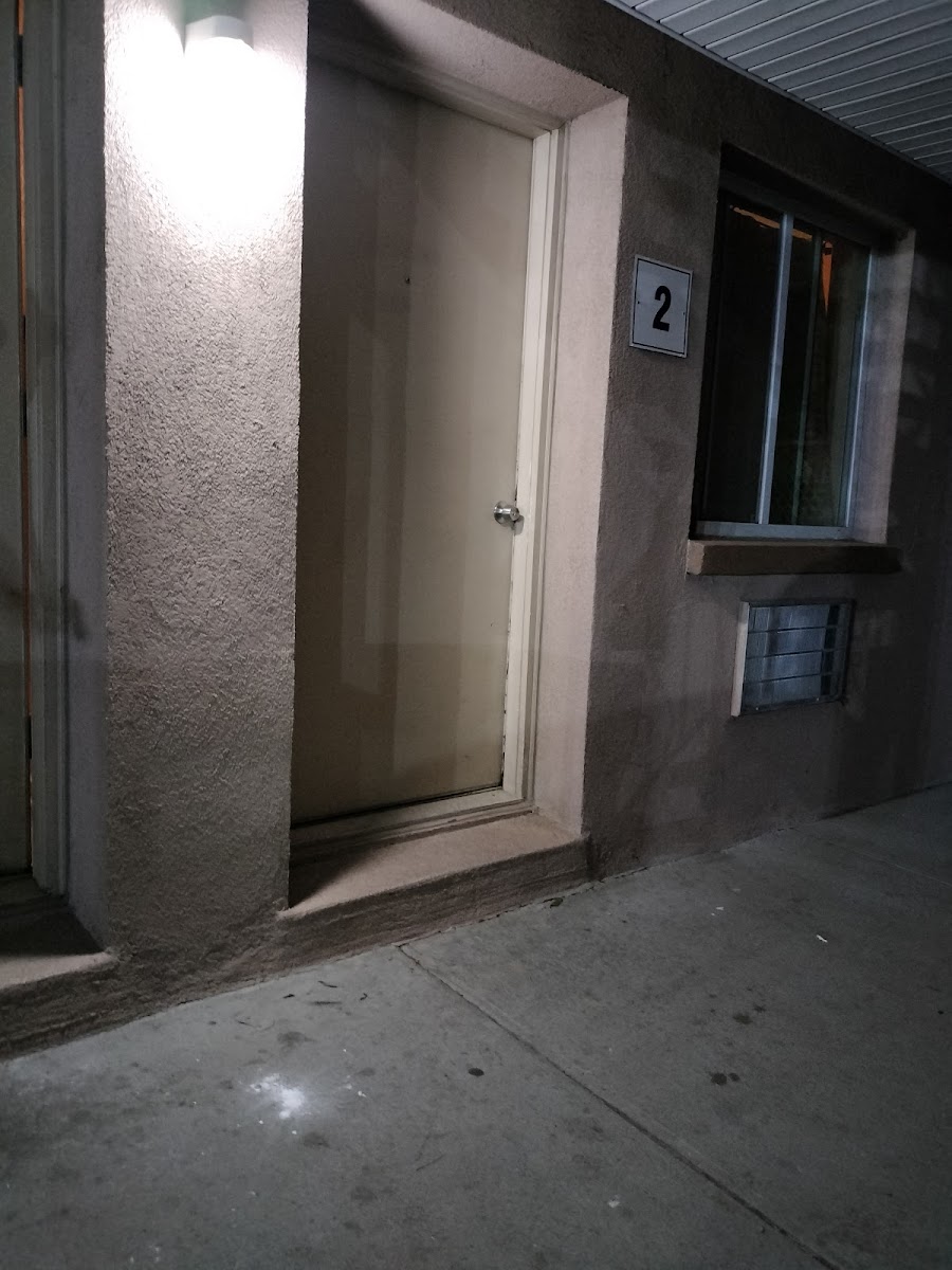 Pelican Inn & Suites photo 3