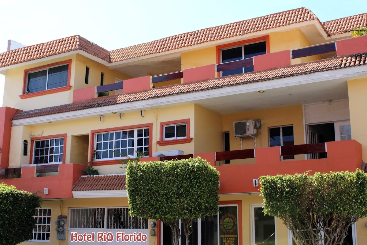 Hotel y Suites Río Florido