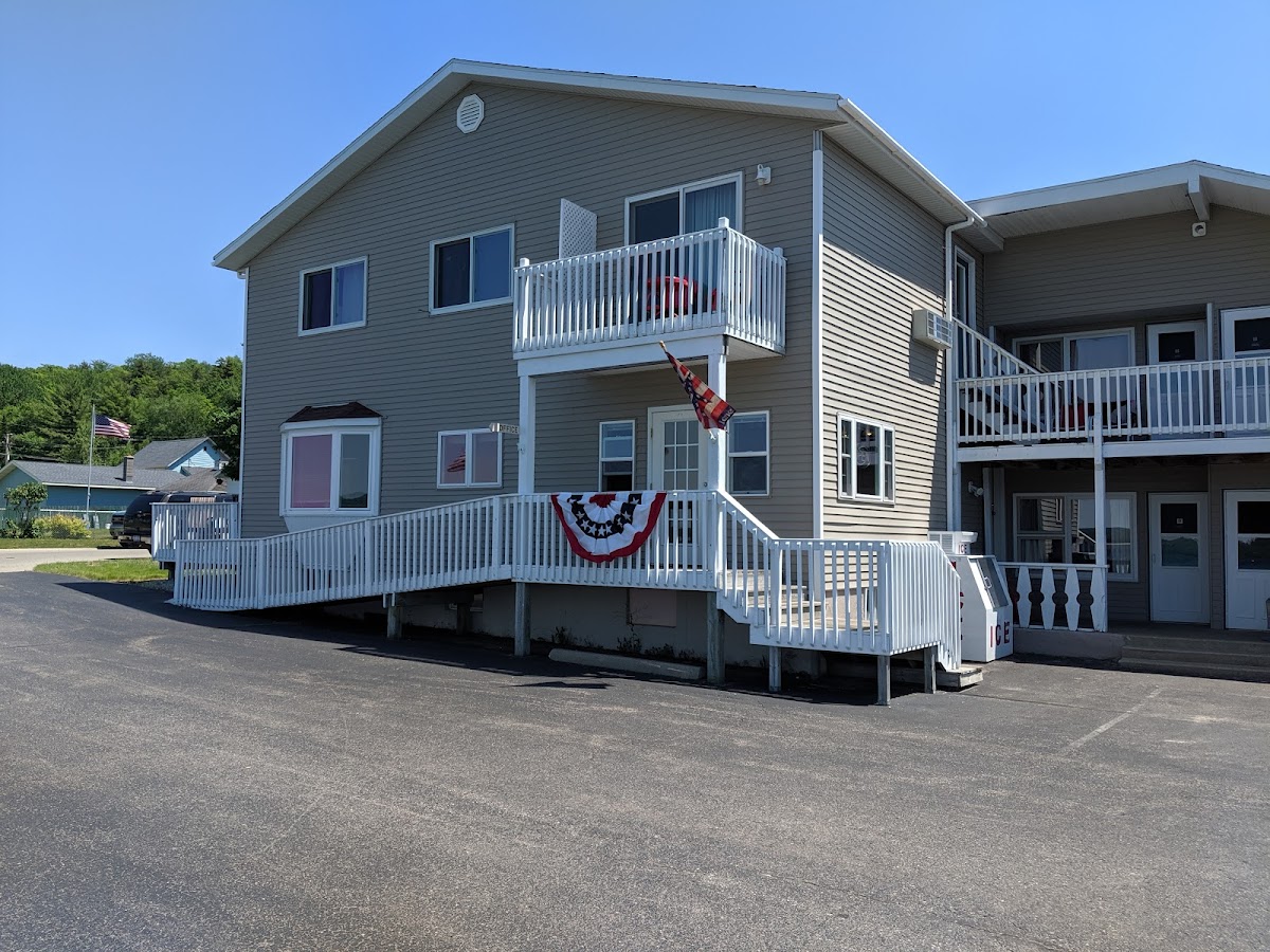 Sunset Motel on the Bay
