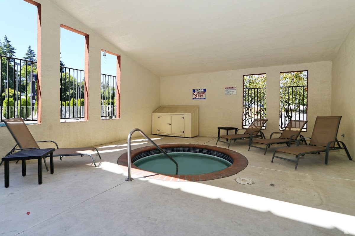 Olympic Inn & Suites photo 2