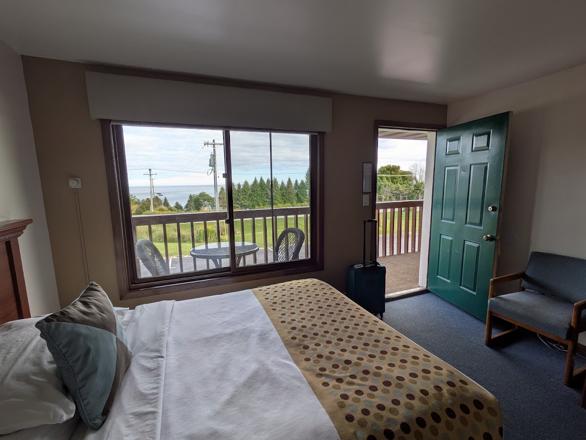 Scenic Shore Inn photo 2