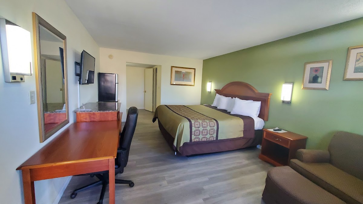 Big Spring Inn Madisonville photo 2