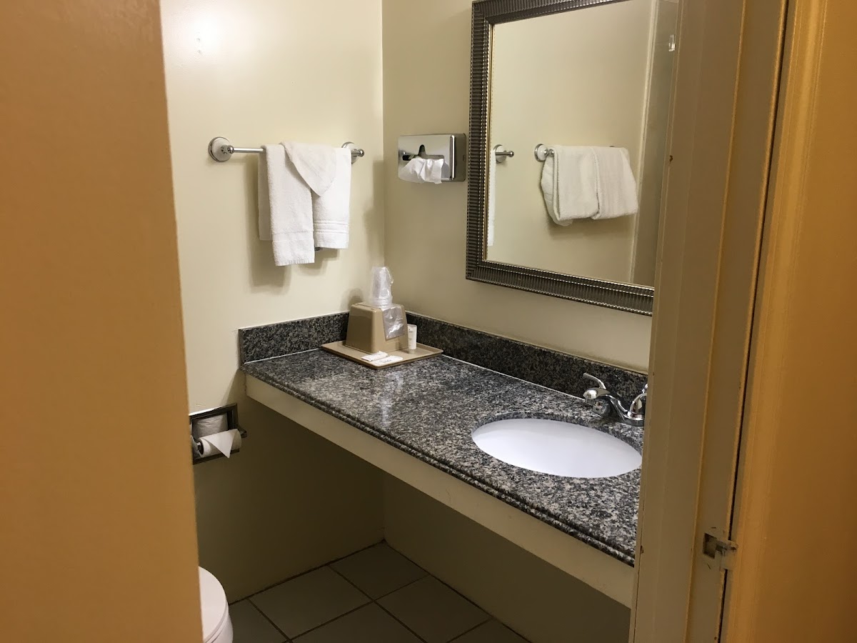 Big Spring Inn Madisonville photo 3