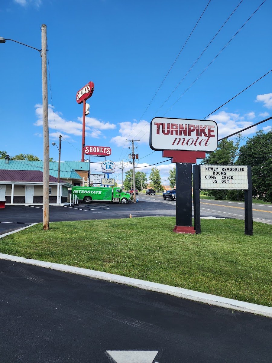 Turnpike Motel