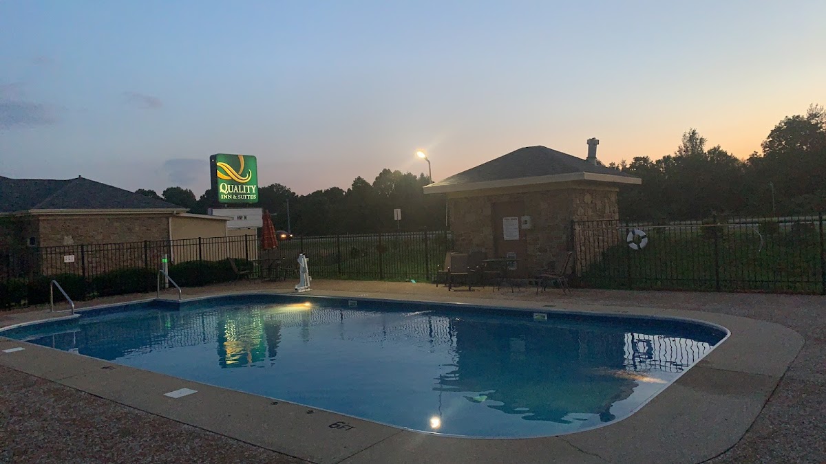 Quality Inn & Suites Bedford West photo 2